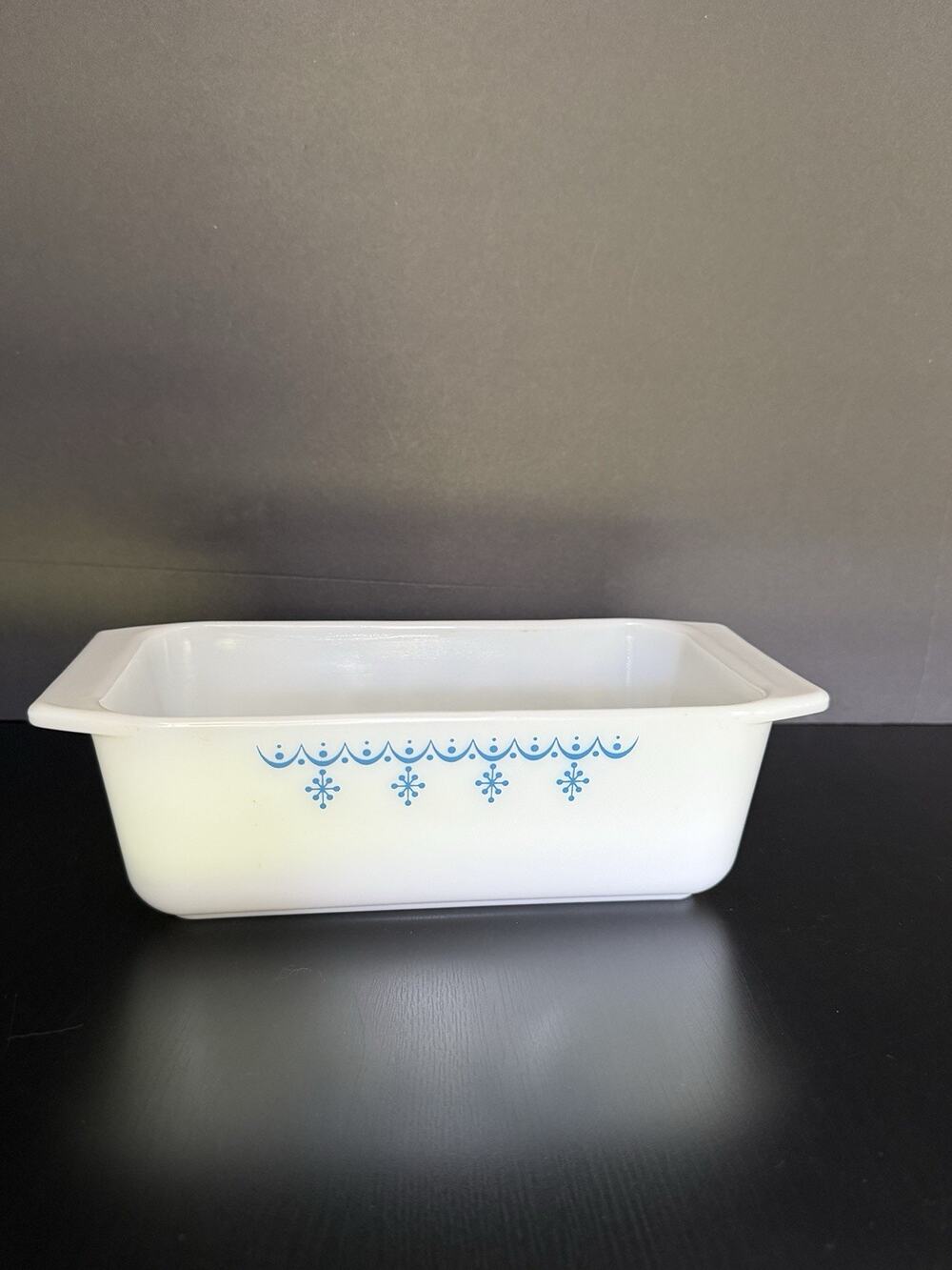 Vtg PYREX #913 Snowflake Garland Loaf/Bread Pan Baking Dish White Blue